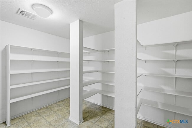 Building Photo - 504 Castebar Dr