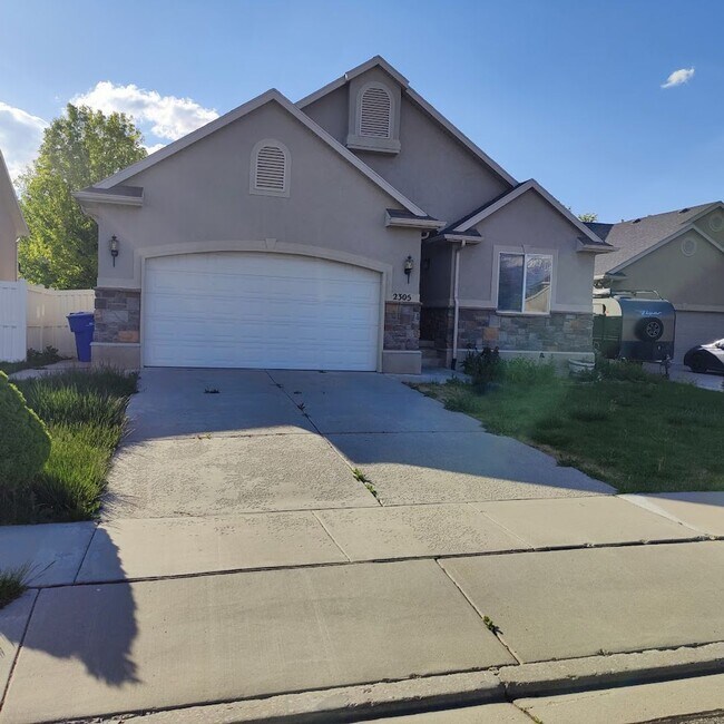 Primary Photo - 5 Bed 3 Bath House in Lehi for Rent!