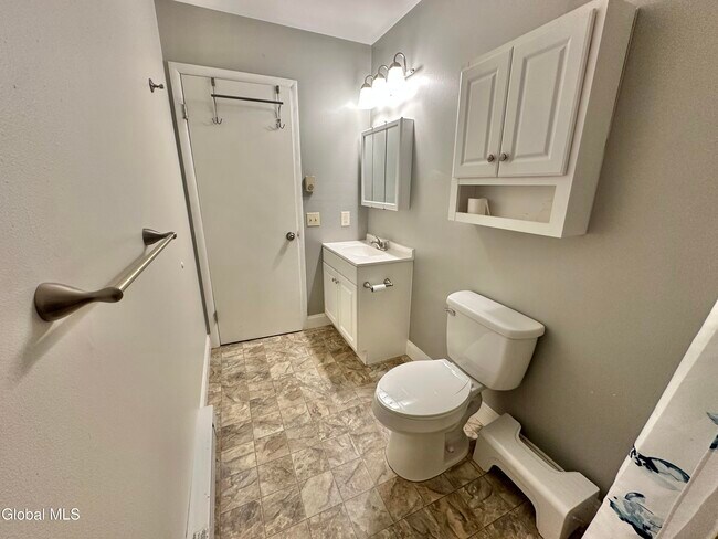 Building Photo - 31 Suncrest Dr