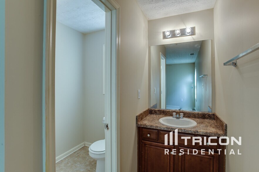Building Photo - 1043 Wedgewood Ct NE