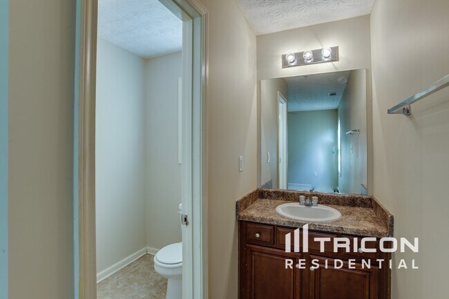 Building Photo - 1043 Wedgewood Ct NE