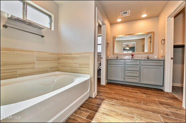 Building Photo - 6952 Black Mesquite Dr
