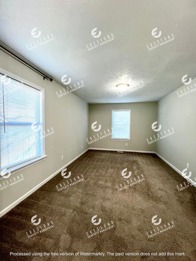 Building Photo - Lovely 3 bed 2 bath single-family home rea...