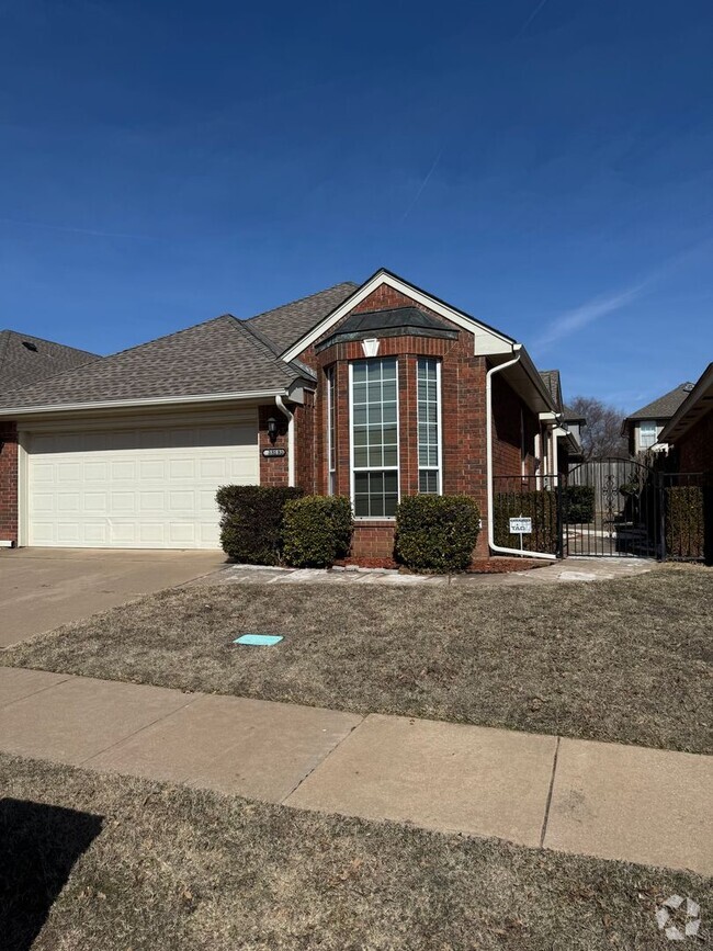 Building Photo - 3 bedroom patio home in west Norman