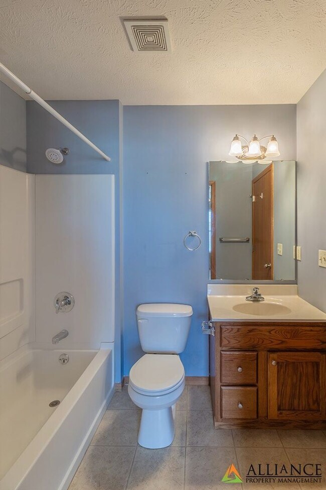 Building Photo - 500 Brookmont Dr