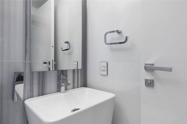 Building Photo - 5875 Collins Ave