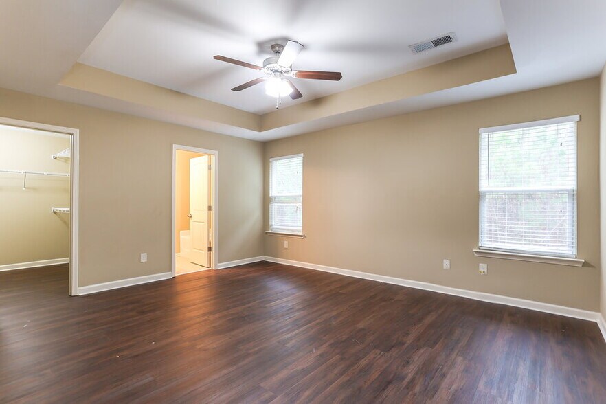 Building Photo - 118 Crescent Woode Way