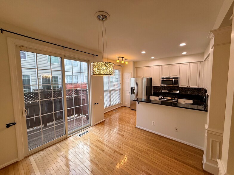 Building Photo - 6020 Lincolnia Rd