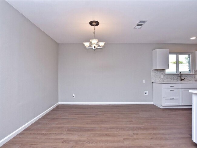 Building Photo - 5205 Thunderbird St