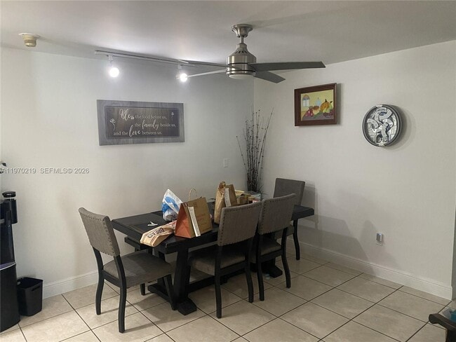 Building Photo - 3251 SW 67th Ave