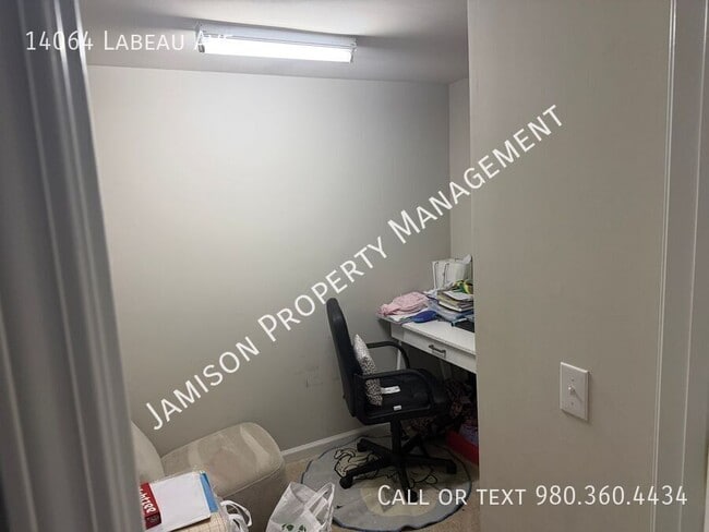 Building Photo - 14064 Labeau Ave