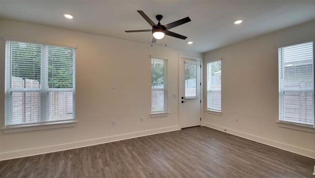 Building Photo - 2009 Iroquois Ln