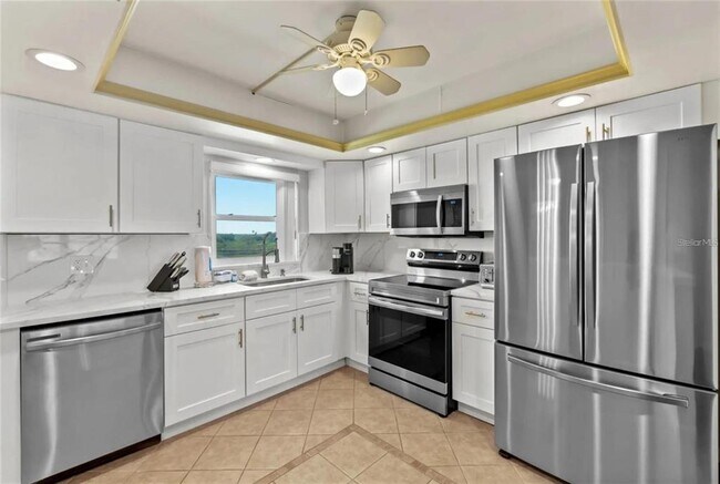 Building Photo - 4550 Cove Cir
