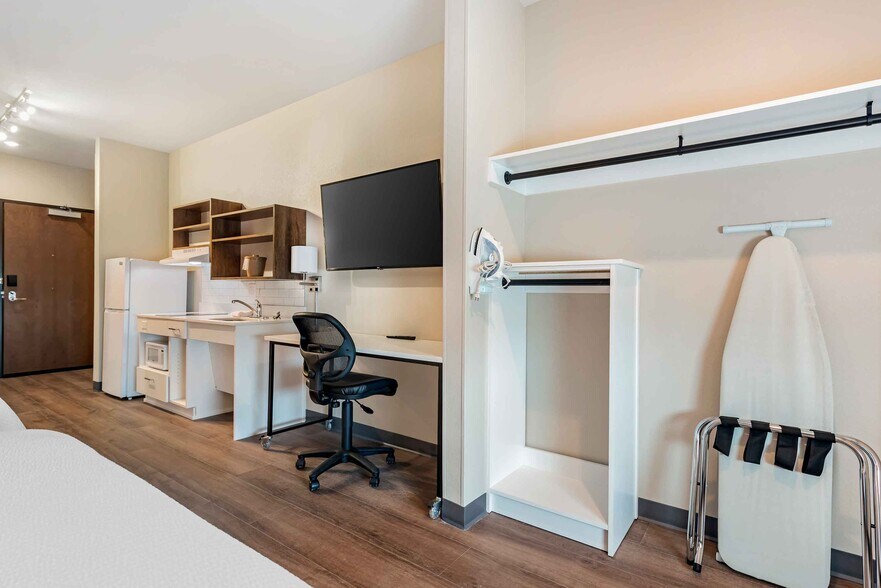 Building Photo - Furnished Studio-Jacksonville - Airport