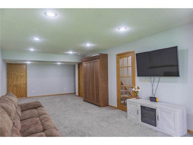 Building Photo - 102X Primrose Ln