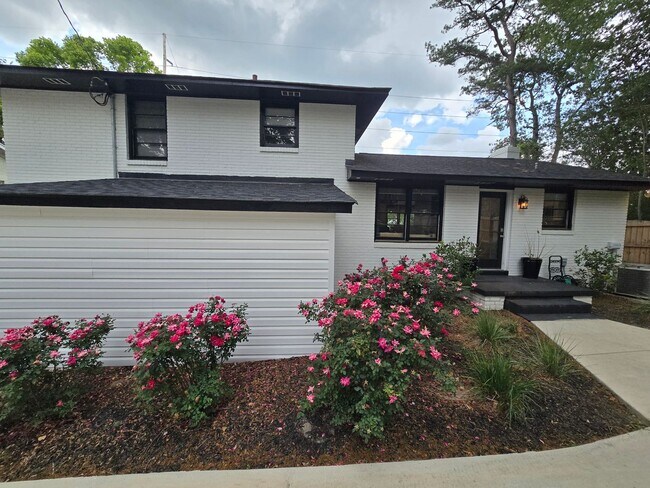 Building Photo - 2534 Forest Dr