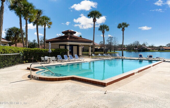 Building Photo - 3820 La Vista Cir