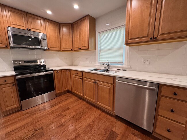 Building Photo - 2 Bedrooms, 2 Bathroom - Home in Downtown ...