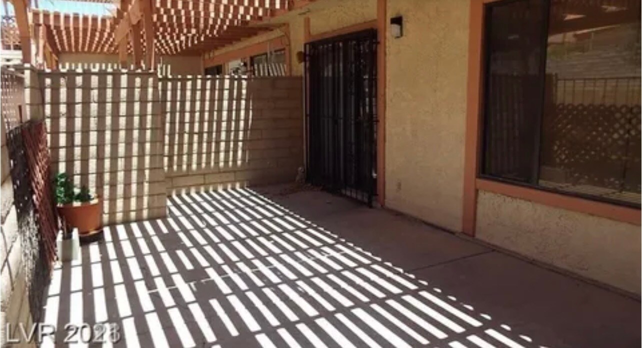 Building Photo - 677 Pepper Tree Cir