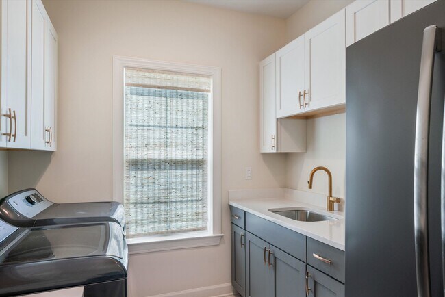 Building Photo - 316 Majestic Trail