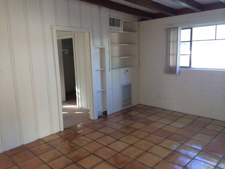 Building Photo - 1539 E Hudson Dr