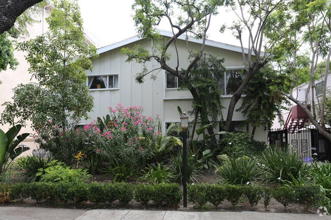 Building Photo - 418 N Palm Dr