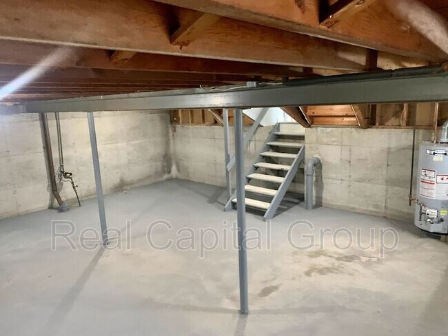 Building Photo - 33 Panama Ln