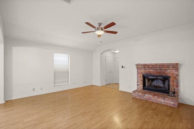Building Photo - 2624 Gwendolyn Ln