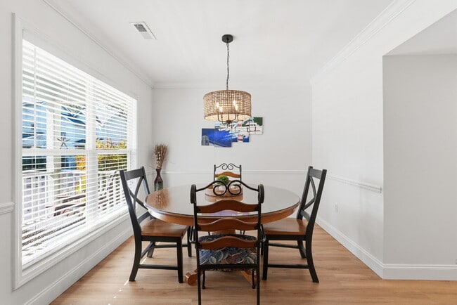 Building Photo - "Coastal Comfort Awaits: Spacious 2-Bed, 2-Bath Furnished Condo in Shipyard on Hilton Head Island!"