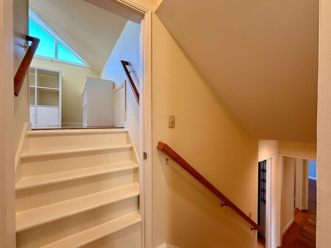 Building Photo - Beautifully Renovated Single-Family Home i...