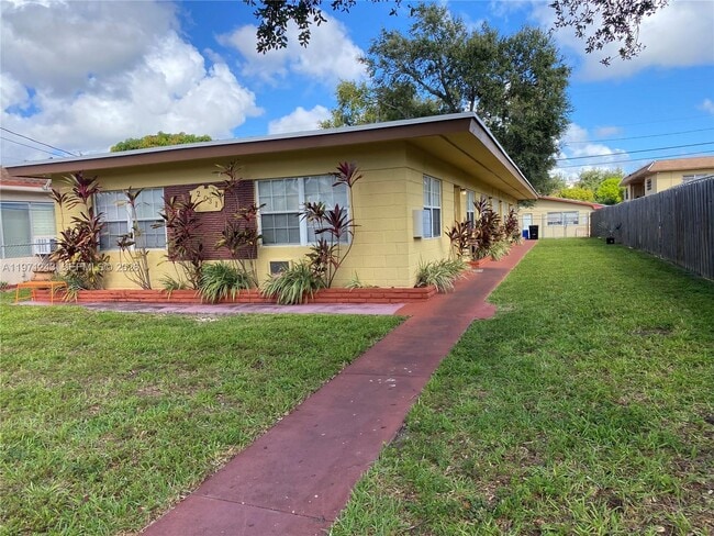 Building Photo - 2031 NE 167th St