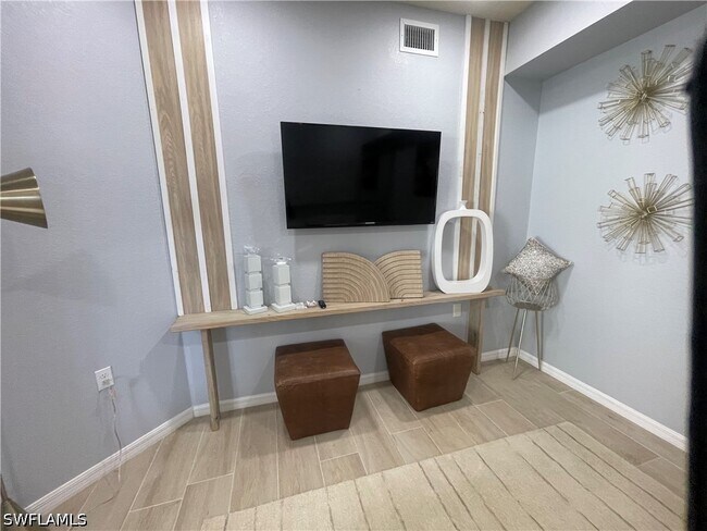 Building Photo - 9727 Acqua Ct