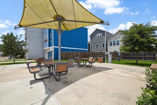 Building Photo - 5426 Camaguey St