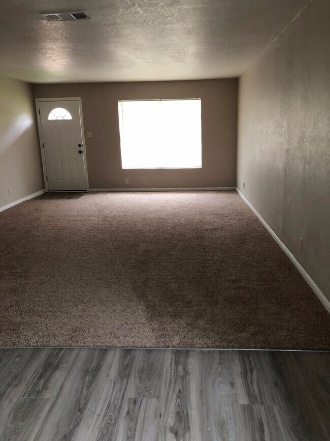 Building Photo - 3313 Maple Ave