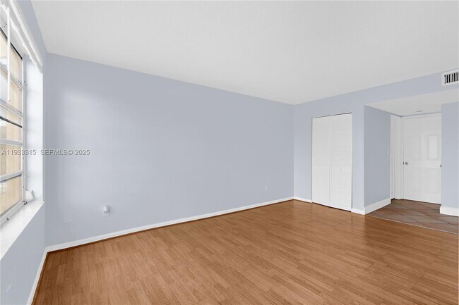 Building Photo - 1300 NE 191st St