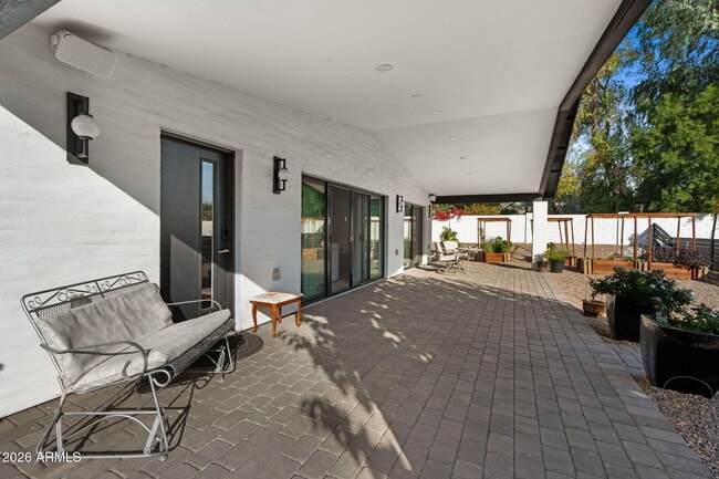 Building Photo - 3842 E San Miguel Ave