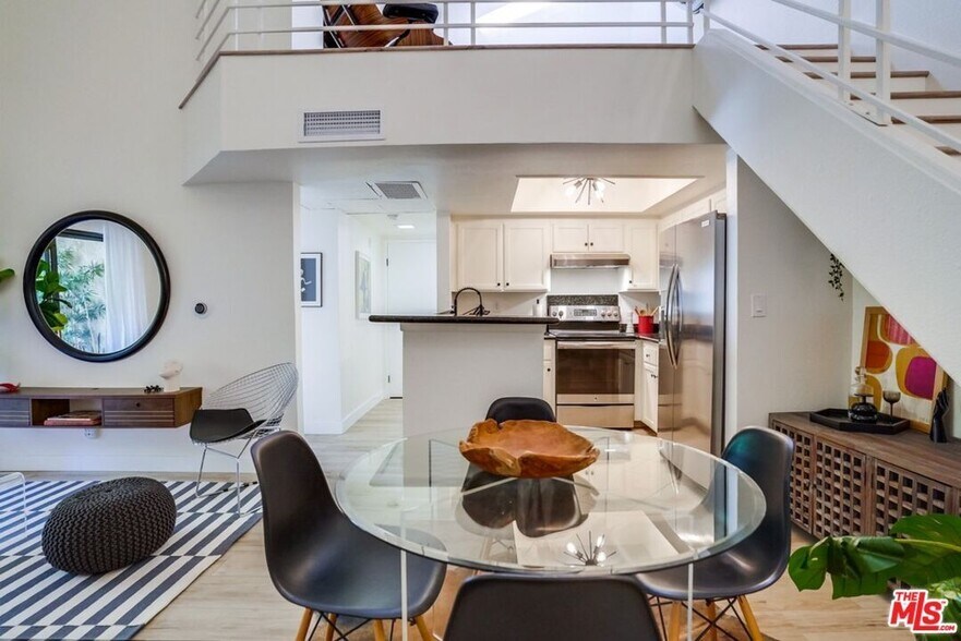 Building Photo - 64 N Mar Vista Ave