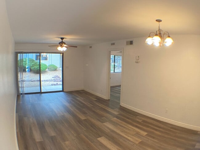 Building Photo - Don't miss out on this charming 2-bedroom,...