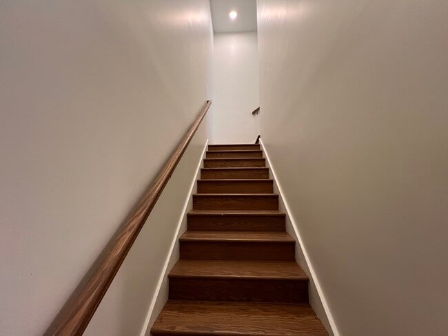 Building Photo - 1131 W Winona St