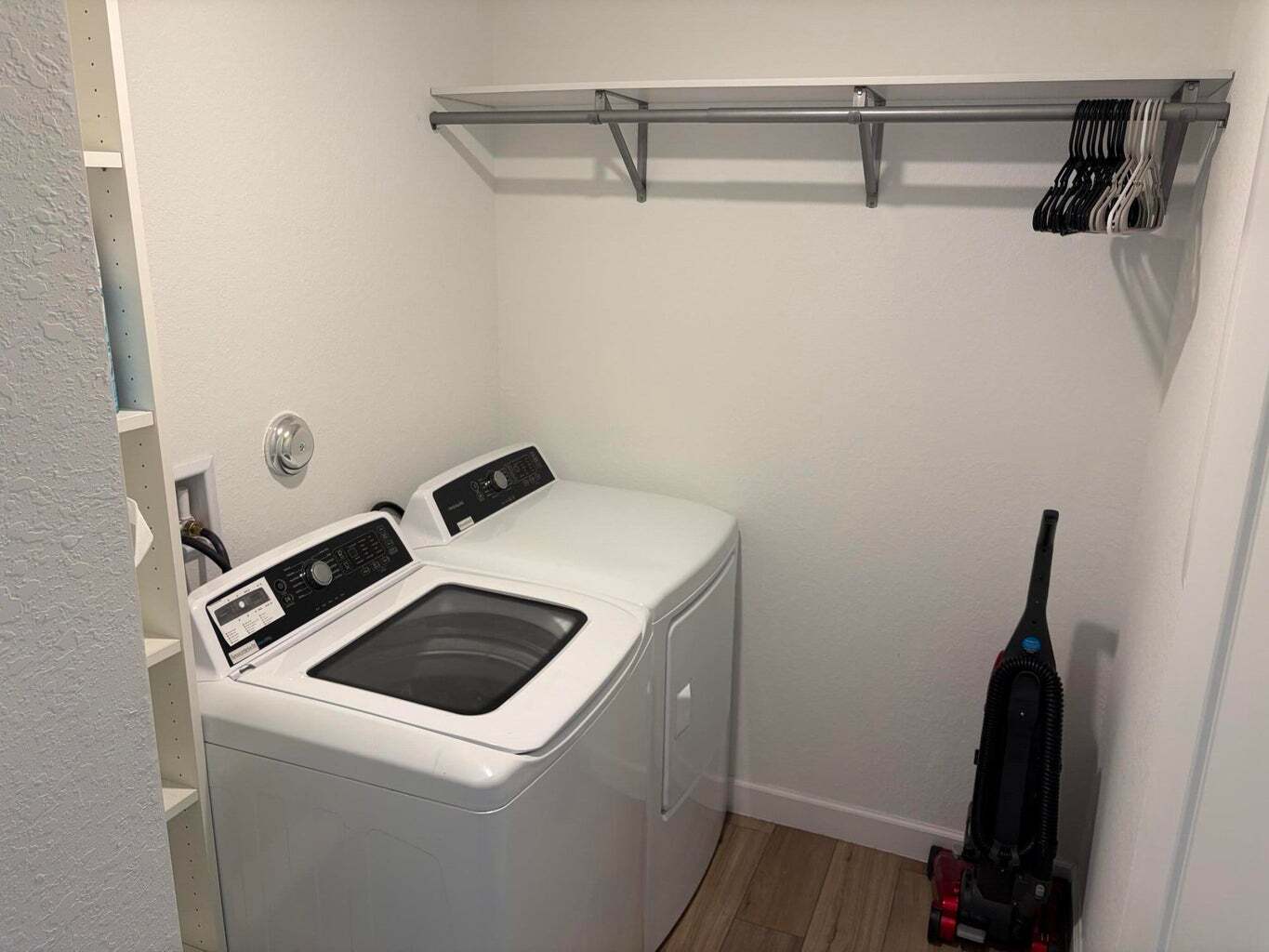 Building Photo - 4181 Lagoon Shore Dr