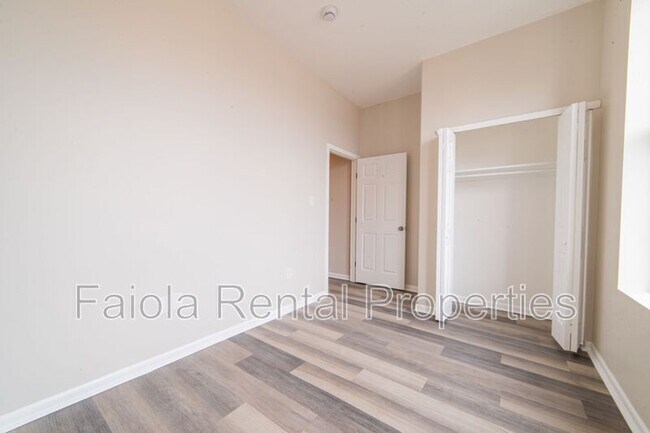 Building Photo - 112 N High St