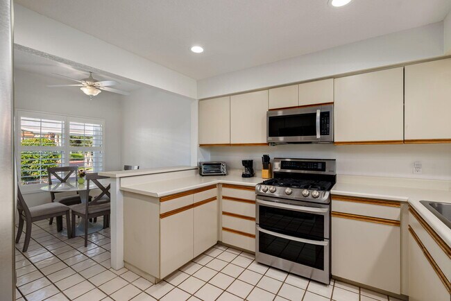 Building Photo - 270 Vista Royale Cir E