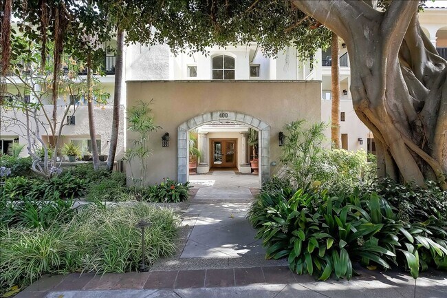 Building Photo - 438 Por La Mar Cir