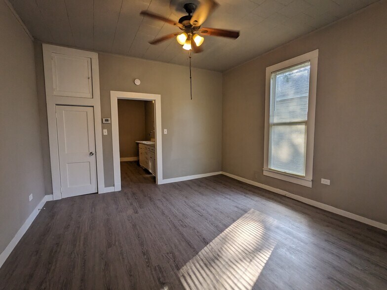 Building Photo - 1022 W Morgan St