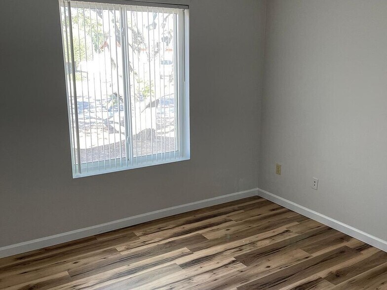 Building Photo - 3443 E Poinsettia Dr