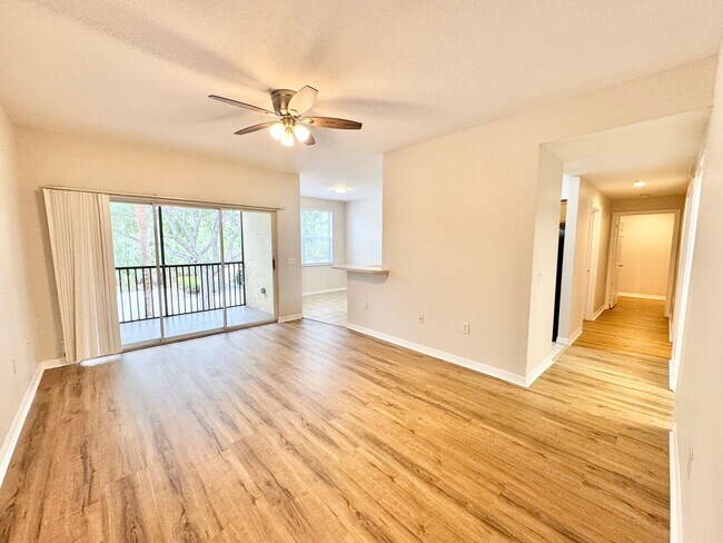 Building Photo - ** FAIRWAY PRESERVE ** 2 BED / 2 BATH COND...