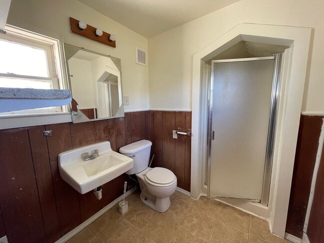 Building Photo - Cozy One Bedroom Home