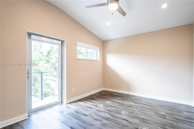 Building Photo - 2412 NE 26th St