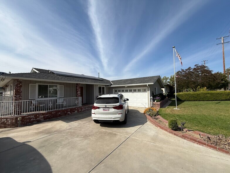 Building Photo - 632 W Palm Ave