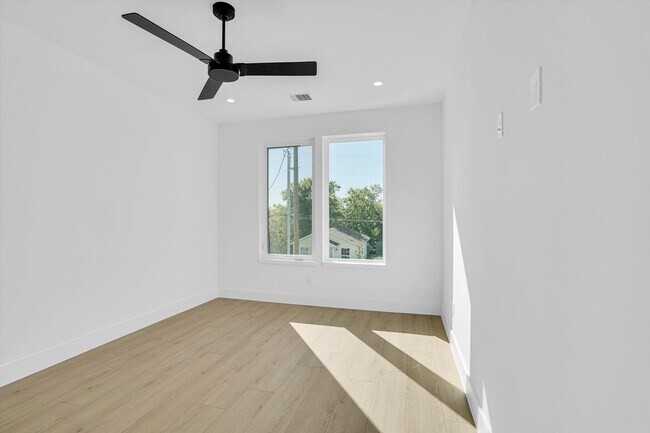 Building Photo - 1711 Nomas St